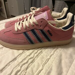 Adidas sambas, pink, “love saves the day”. BRAND NEW! NEVER WORN!